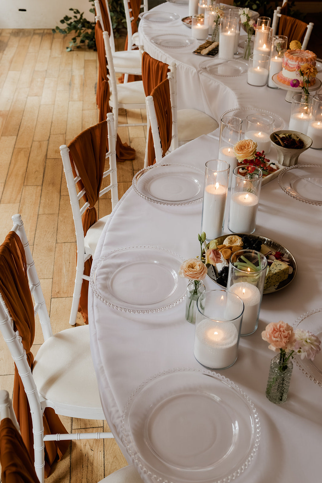 Rental - Serpentine Table with Linen