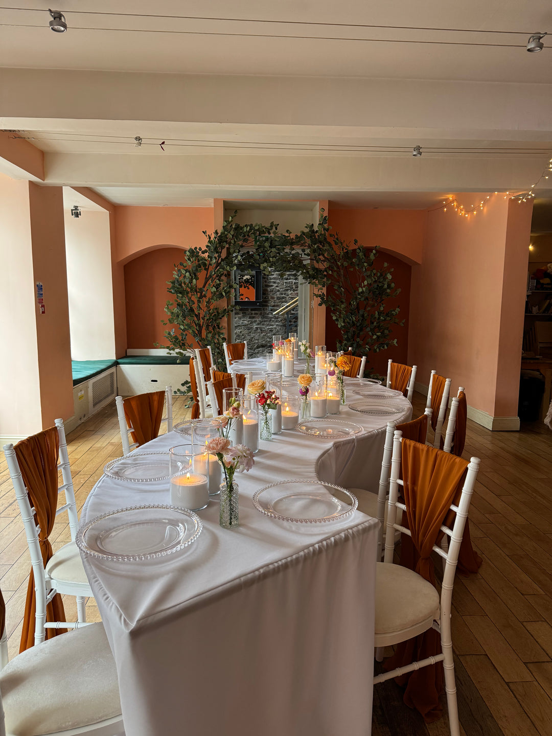 Rental - Serpentine Table with Linen