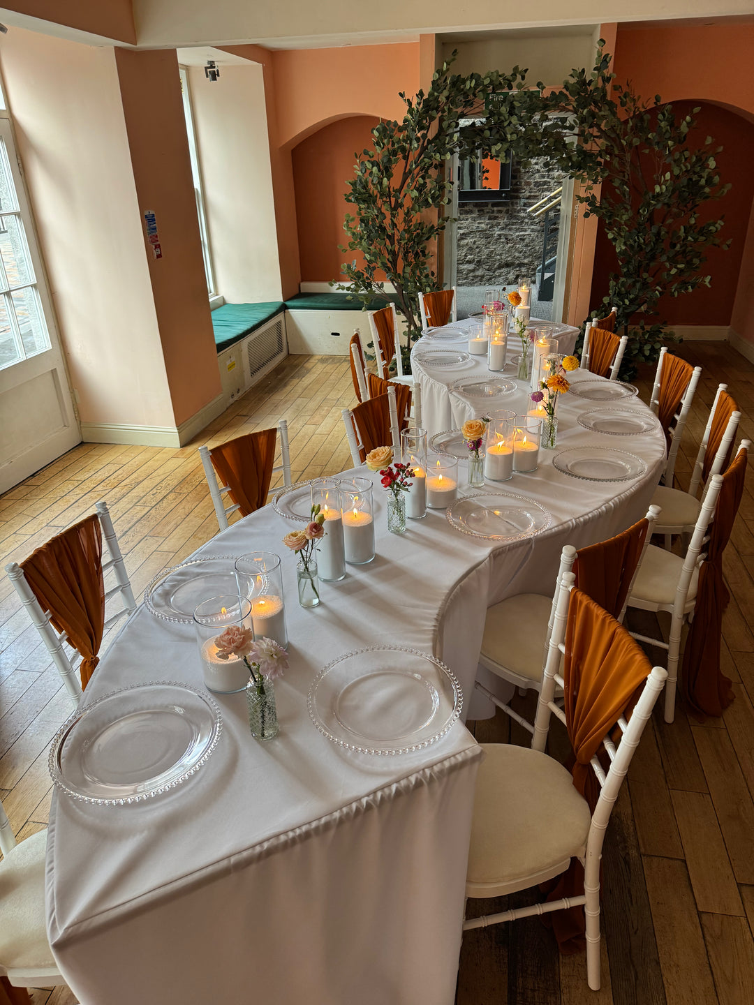 Rental - Serpentine Table with Linen