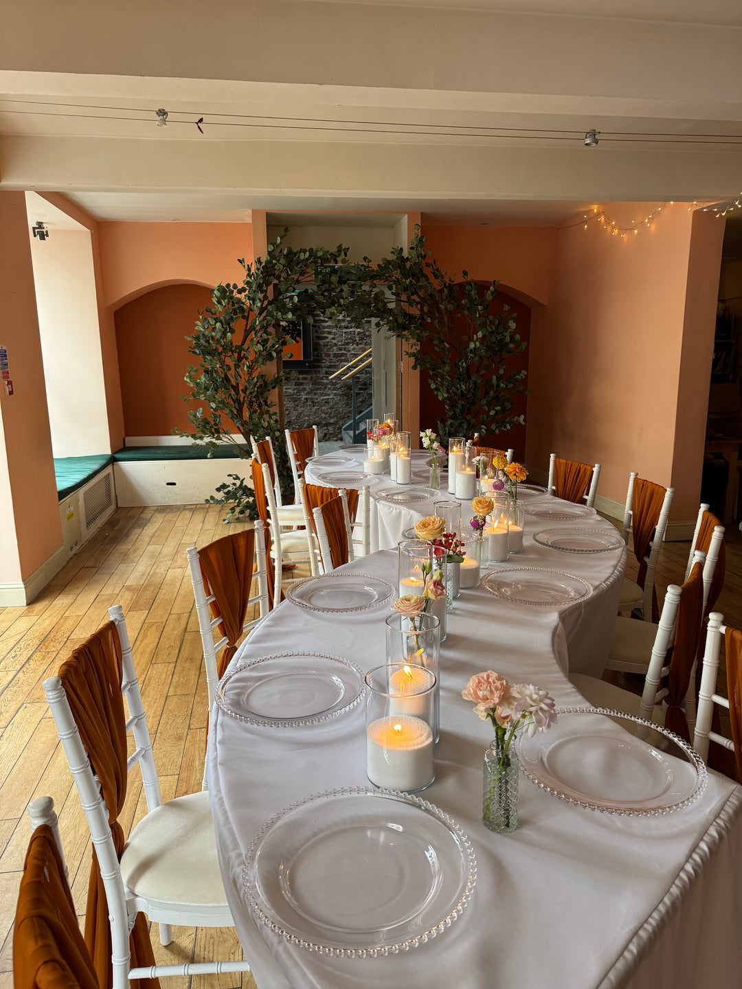Rental - Serpentine Table with Linen