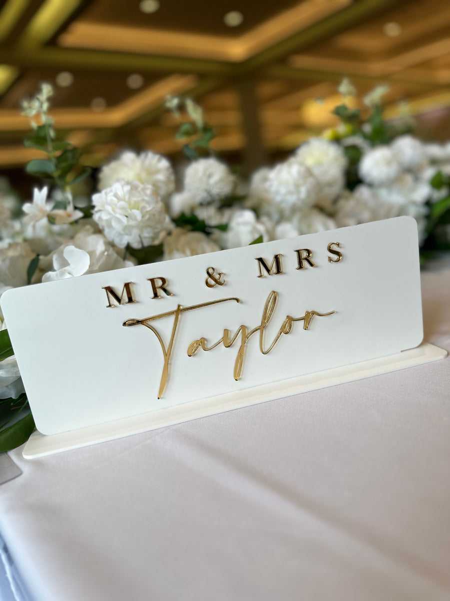 White Acrylic Mirrored Top Table Name Sign – Thoughts and Crosses